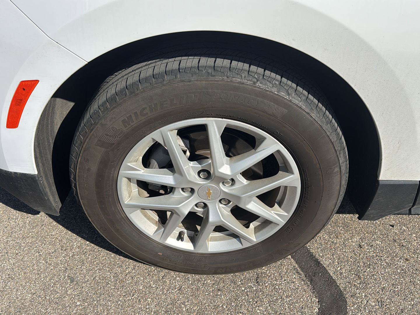Used 2023 Chevrolet Equinox LT FWD image 9