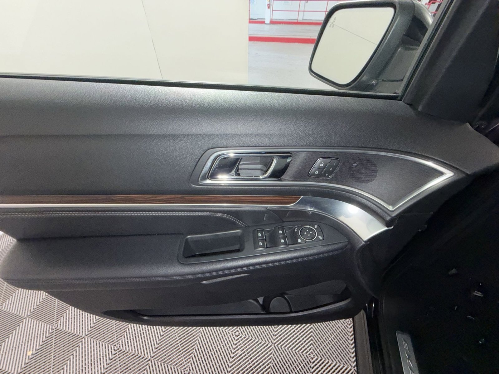 Used 2019 Ford Explorer Limited w/ Class III Trailer Tow Package image 15