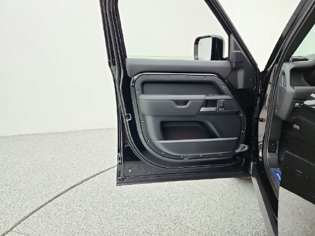 New 2026 Land Rover Defender 110 X-Dynamic SE AWD/4WD image 27