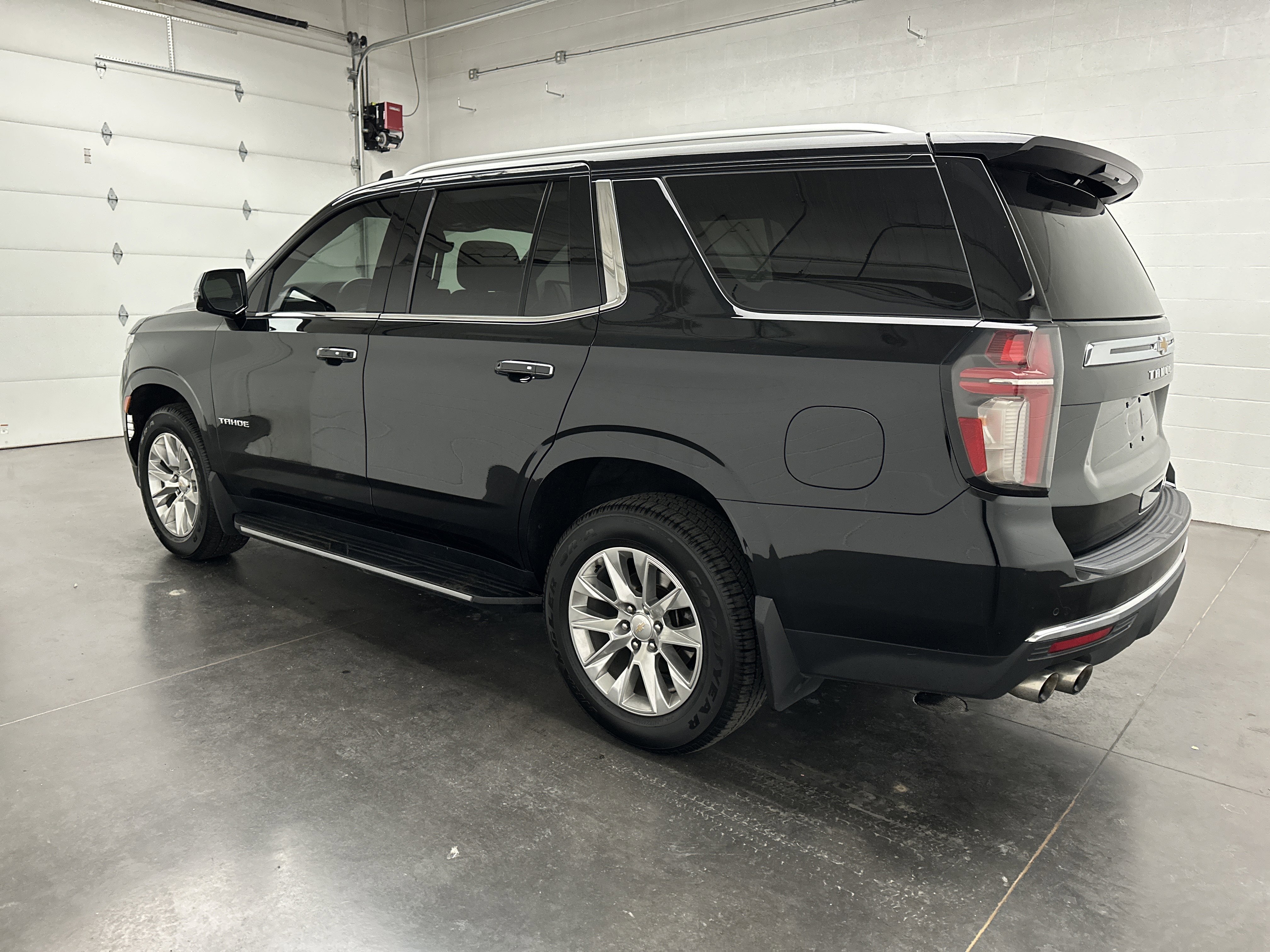 Used 2021 Chevrolet Tahoe Premier w/ Premium Package image 7