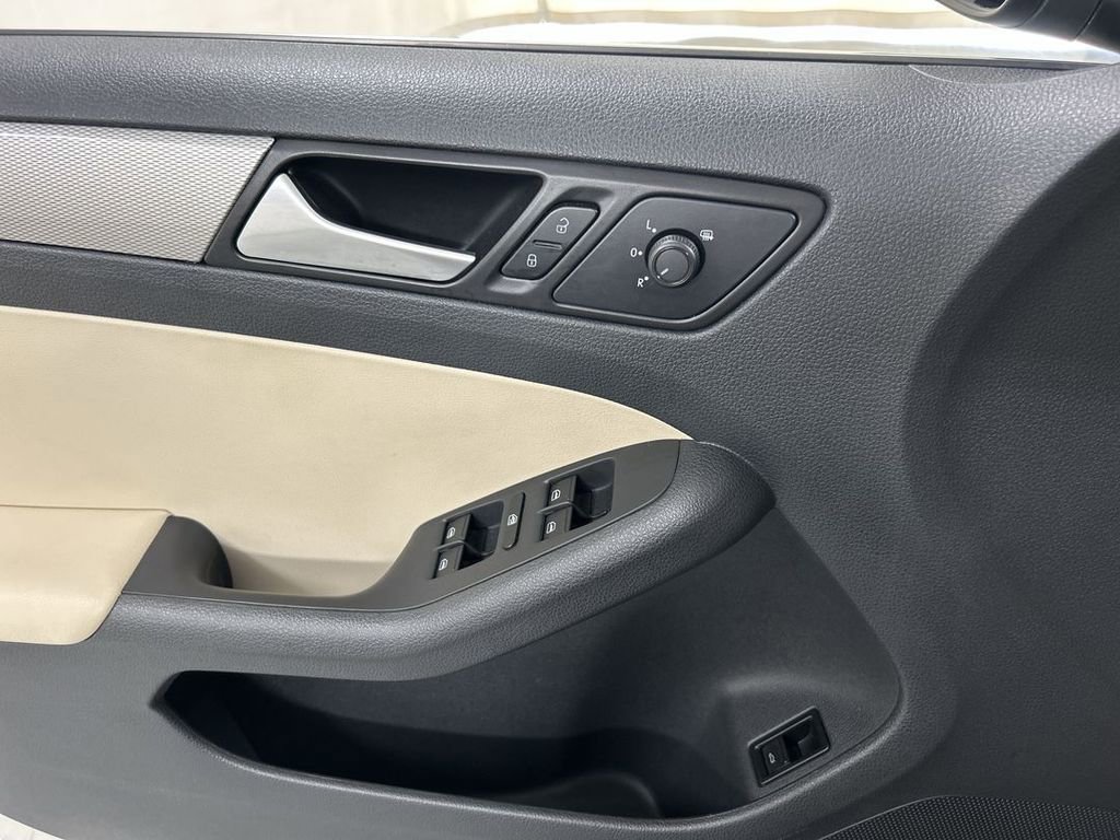 Used 2017 Volkswagen Jetta SE FWD image 11