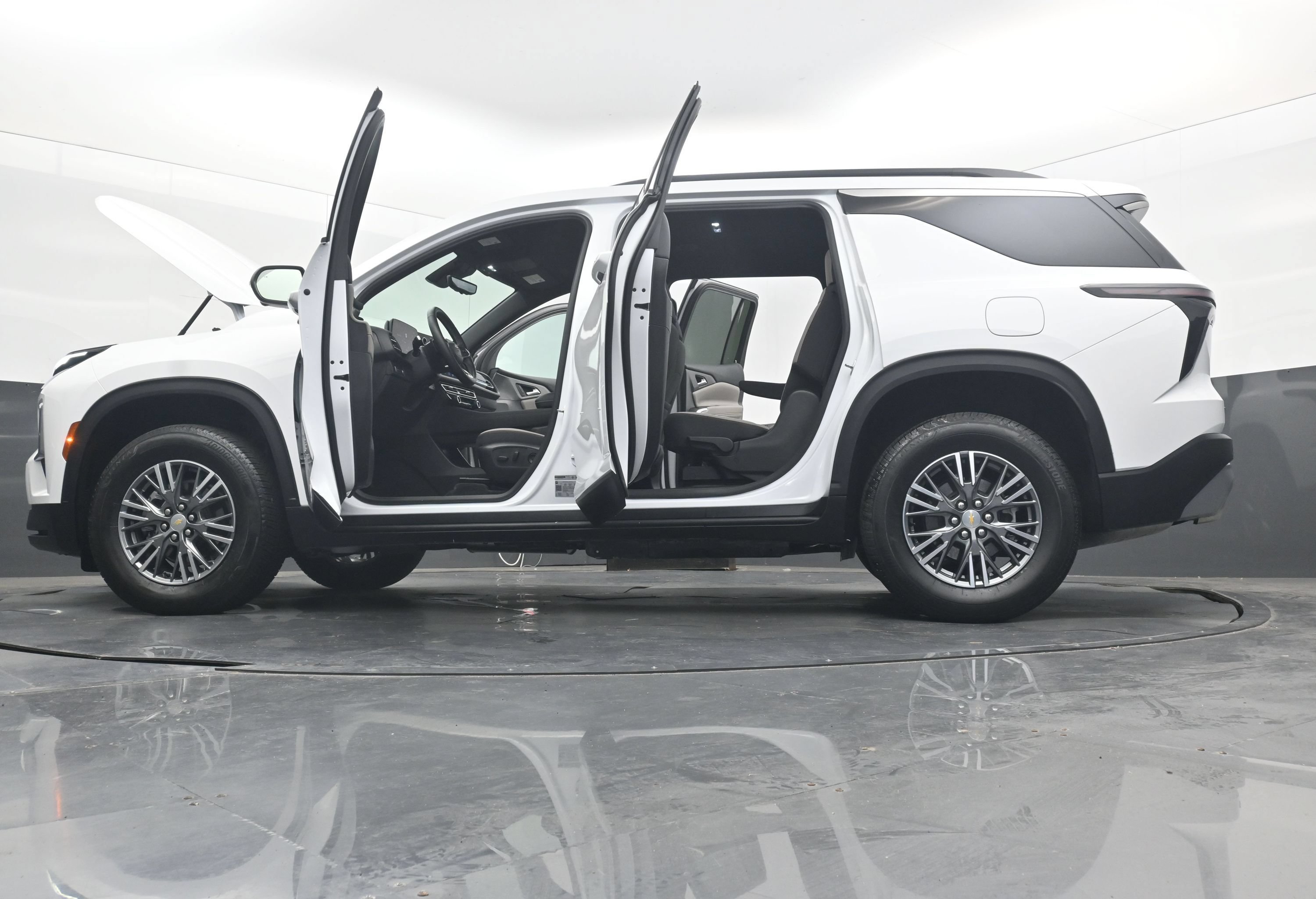 Certified 2026 Chevrolet Traverse LT w/ Driver Confidence Package FWD image 48