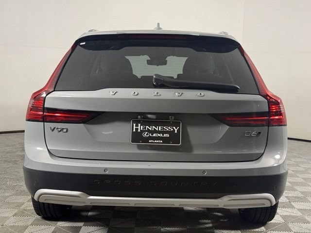 Used 2025 Volvo V90 B6 Cross Country Ultra w/ Climate Package AWD/4WD image 7