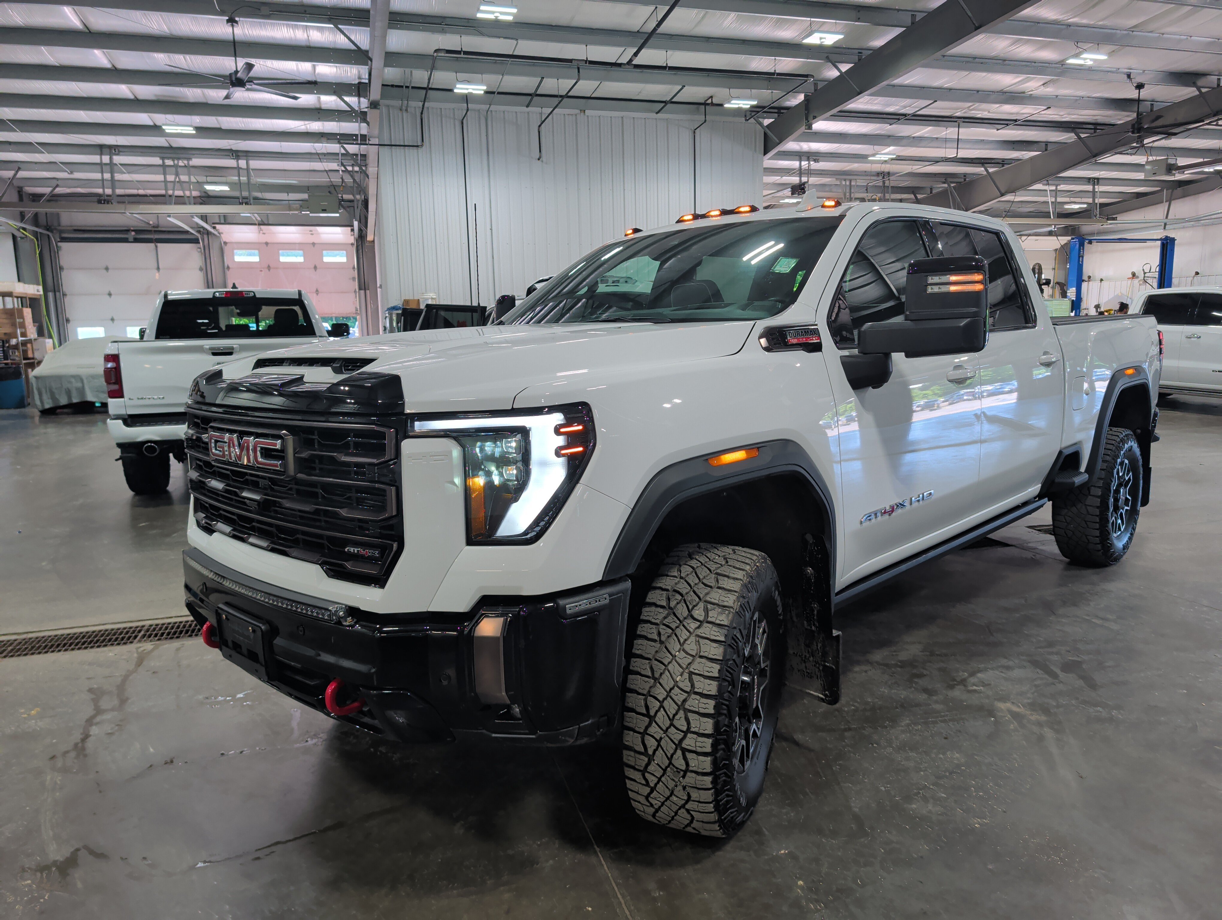 Used 2024 GMC Sierra 2500 AT4X AWD/4WD image 6