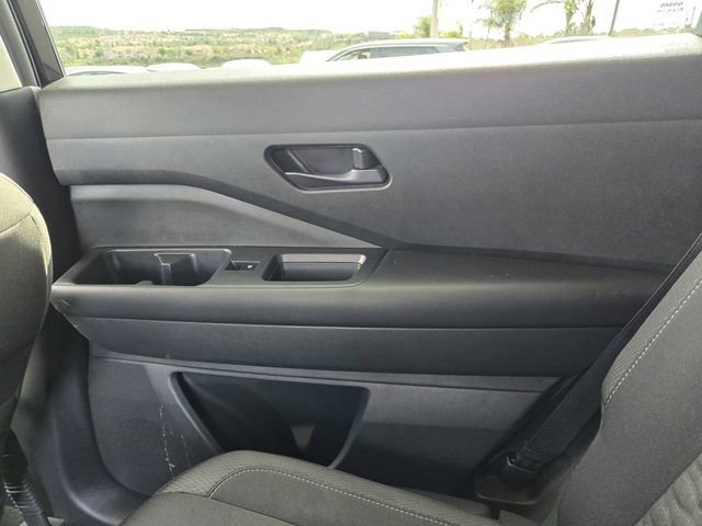 Used 2024 Nissan Pathfinder SV image 13