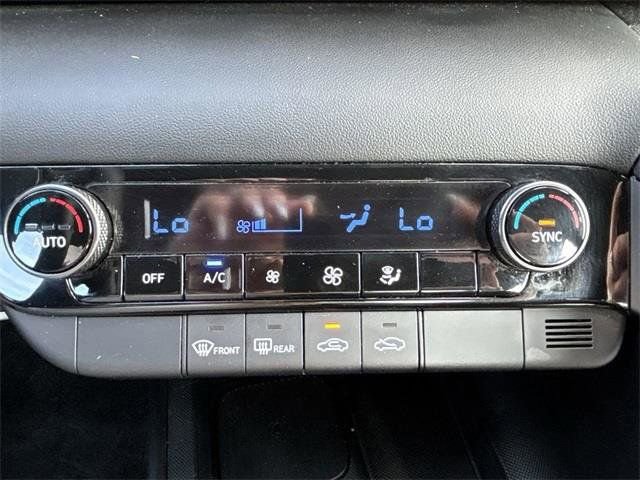 Used 2025 Hyundai Elantra Sport image 18