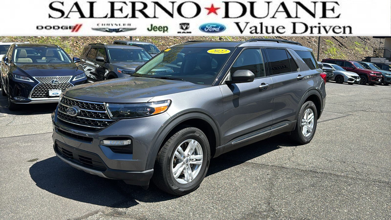 Certified 2022 Ford Explorer XLT w/ Equipment Group 202A AWD/4WD image 1