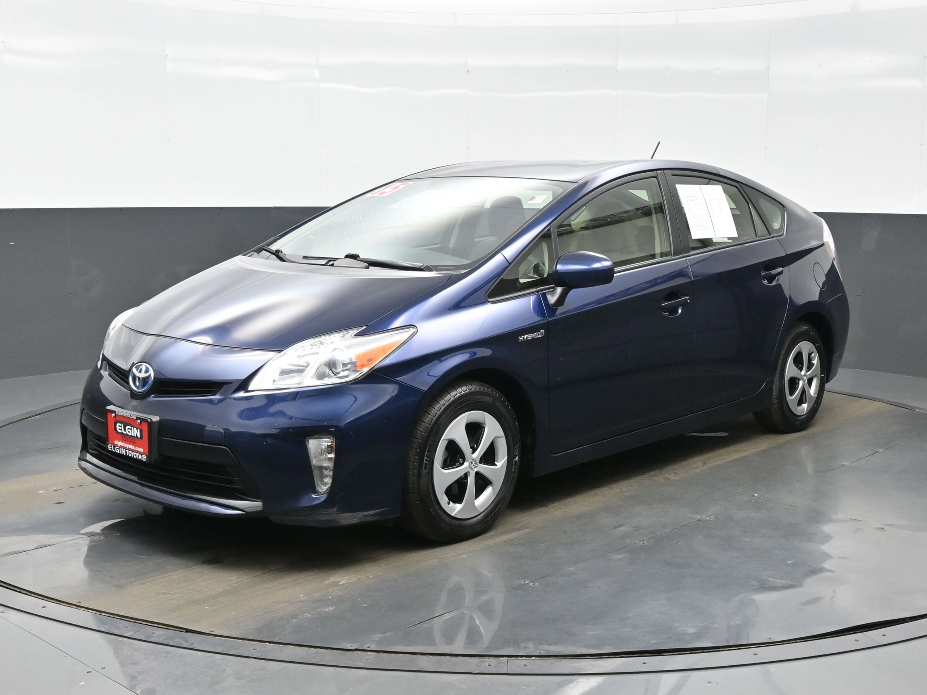 Used 2015 Toyota Prius Two FWD image 2