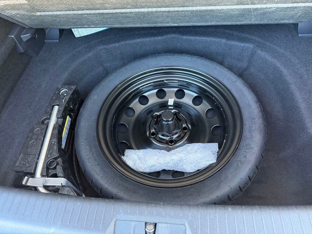 Used 2017 Volkswagen Golf S image 39