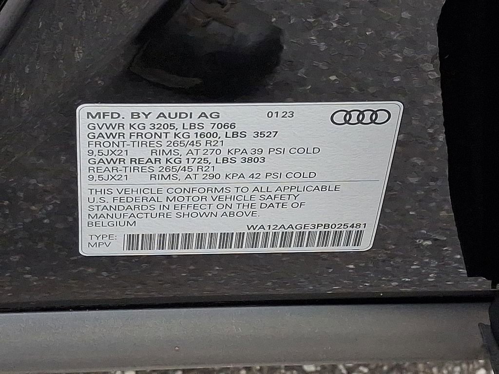 Used 2023 Audi e-tron Premium Plus w/ Premium Plus Package image 29