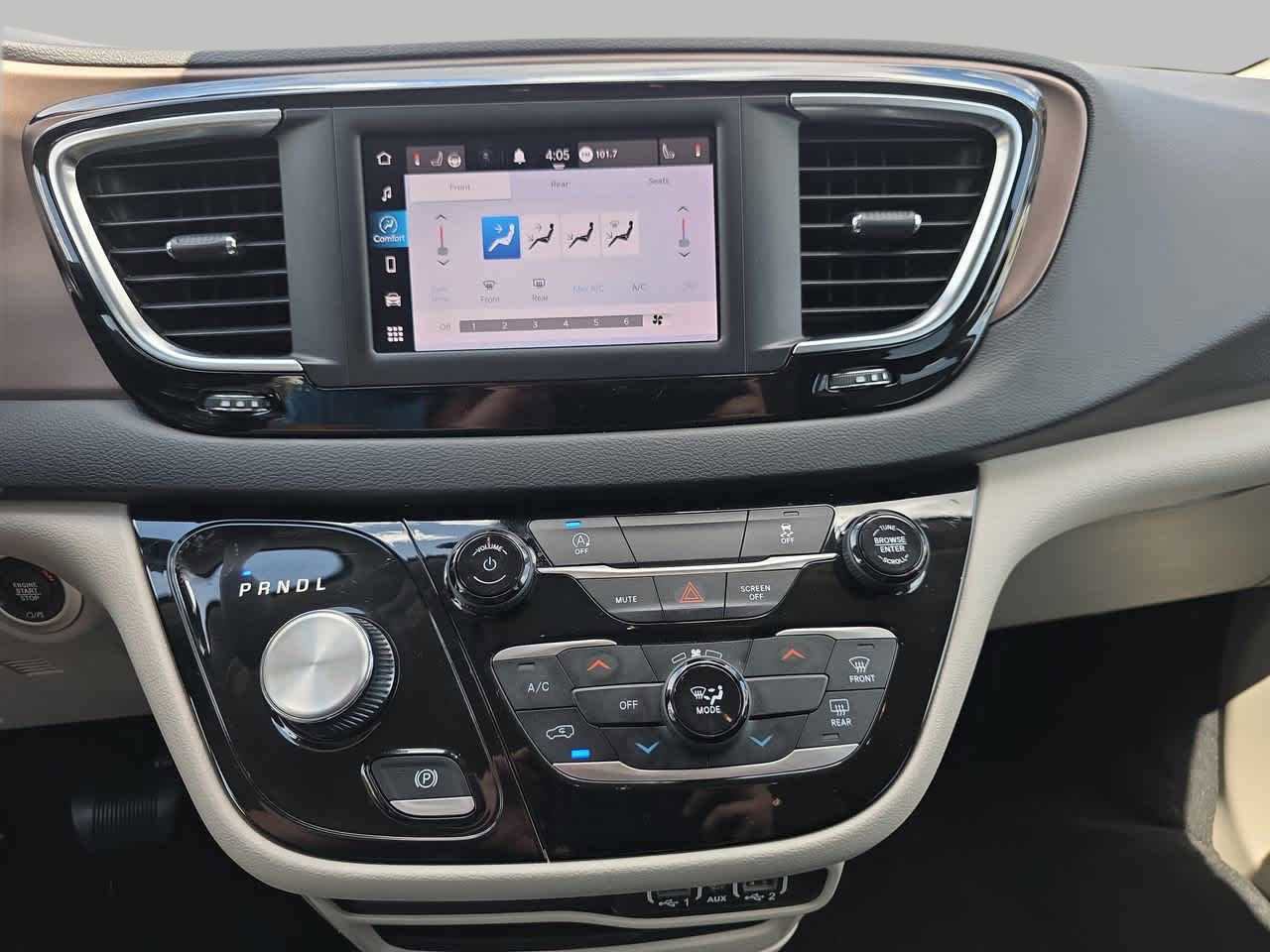 Used 2023 Chrysler Voyager LX FWD image 19