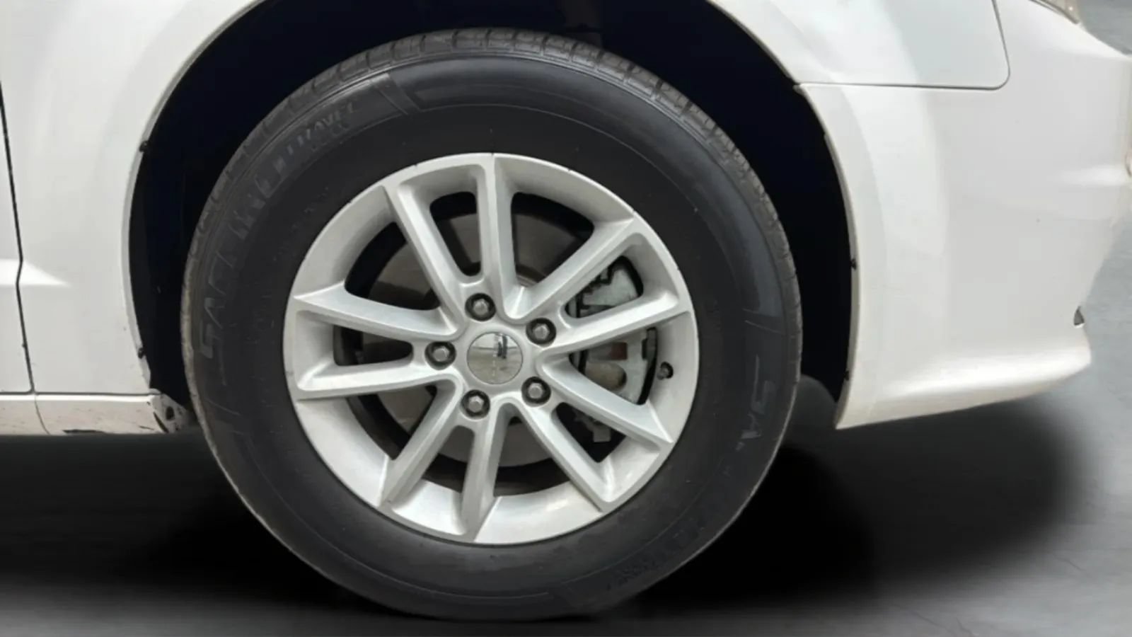 Used 2015 Dodge Grand Caravan SXT FWD image 29