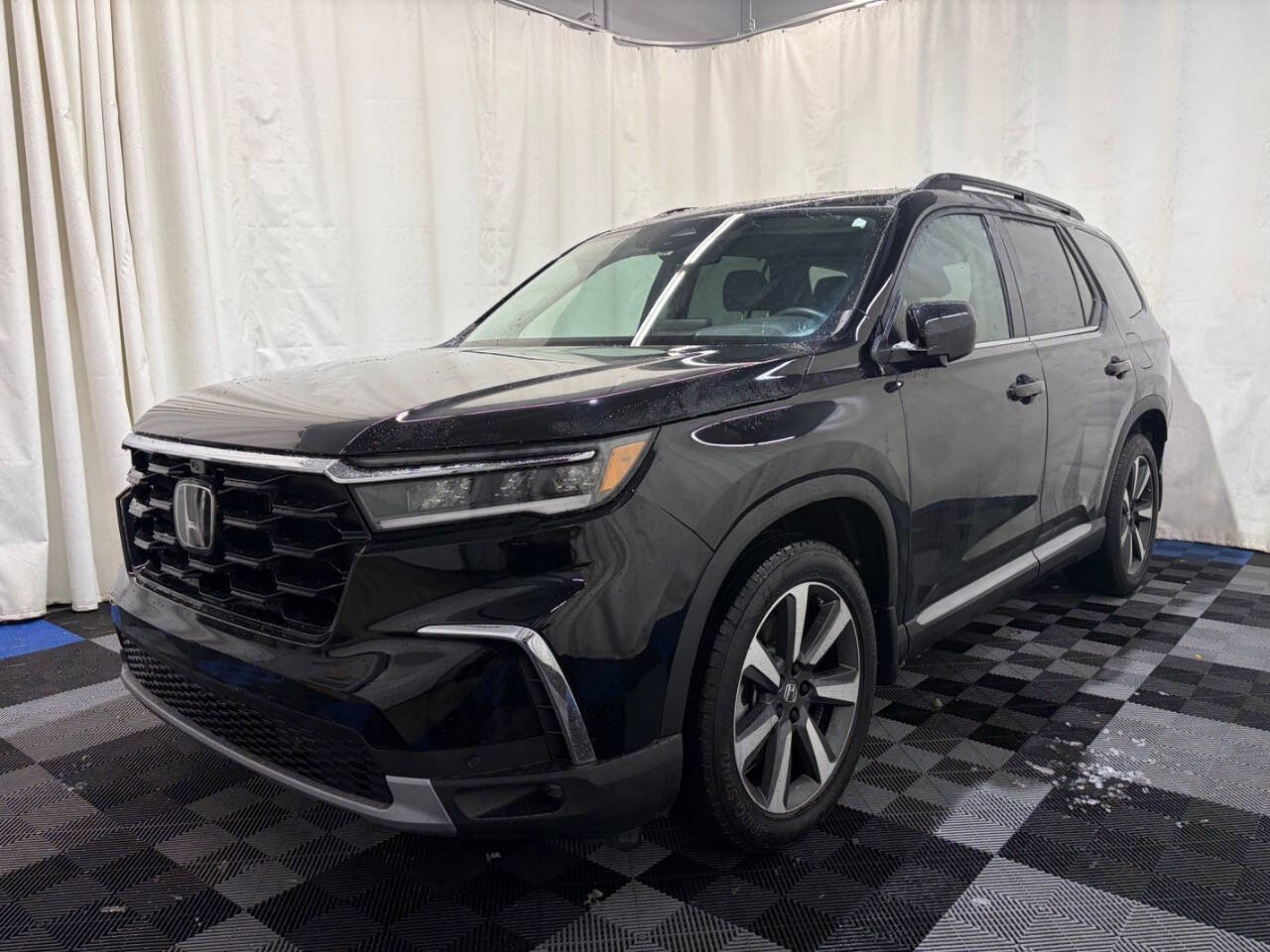 Used 2025 Honda Pilot Elite image 2