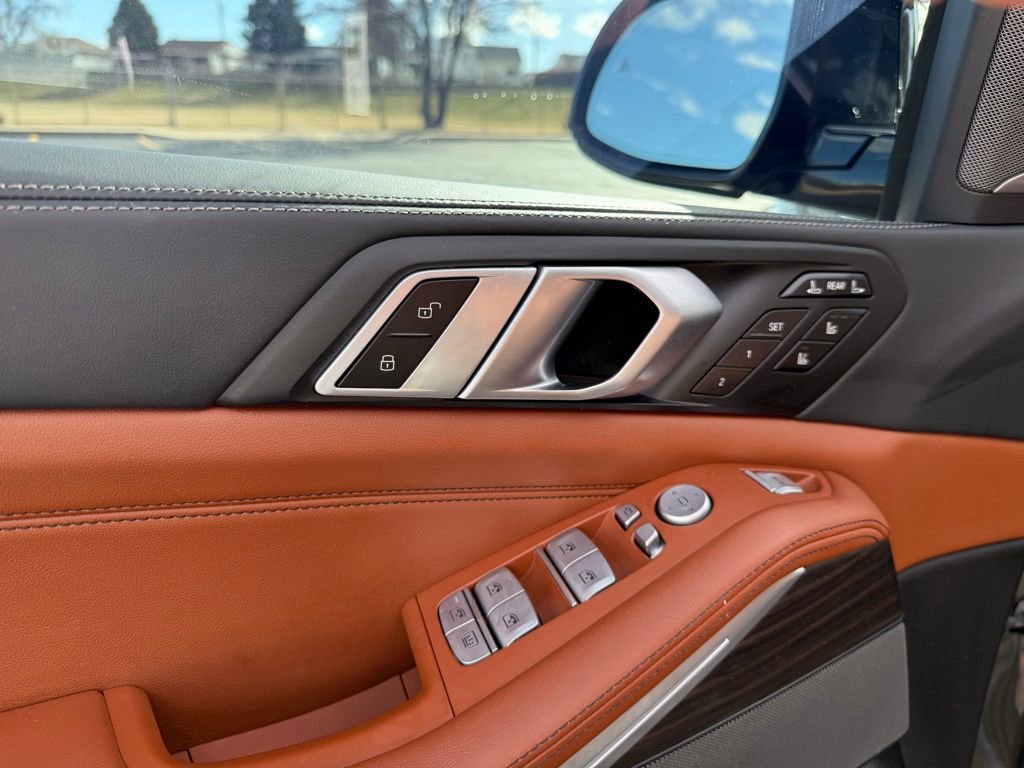 Used 2025 BMW X7 M60i AWD/4WD image 9