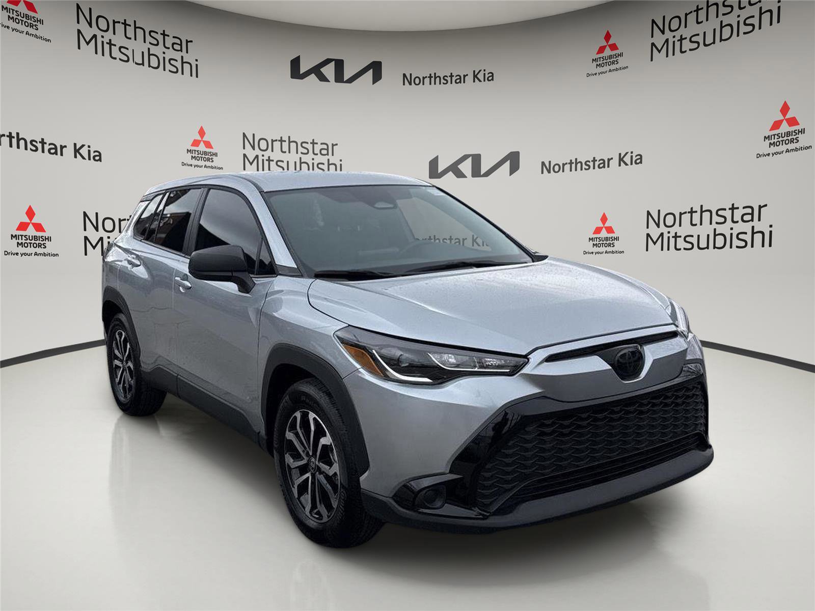 Used 2025 Toyota Corolla Cross AWD Hybrid image 7