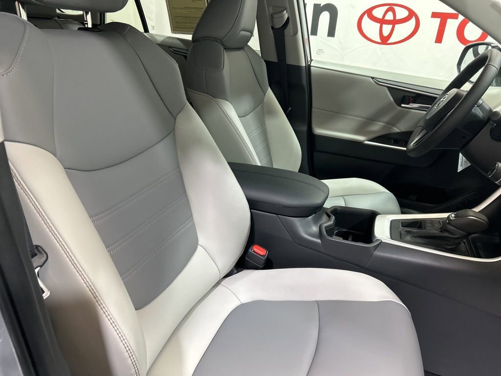 Used 2025 Toyota RAV4 XLE Premium image 10