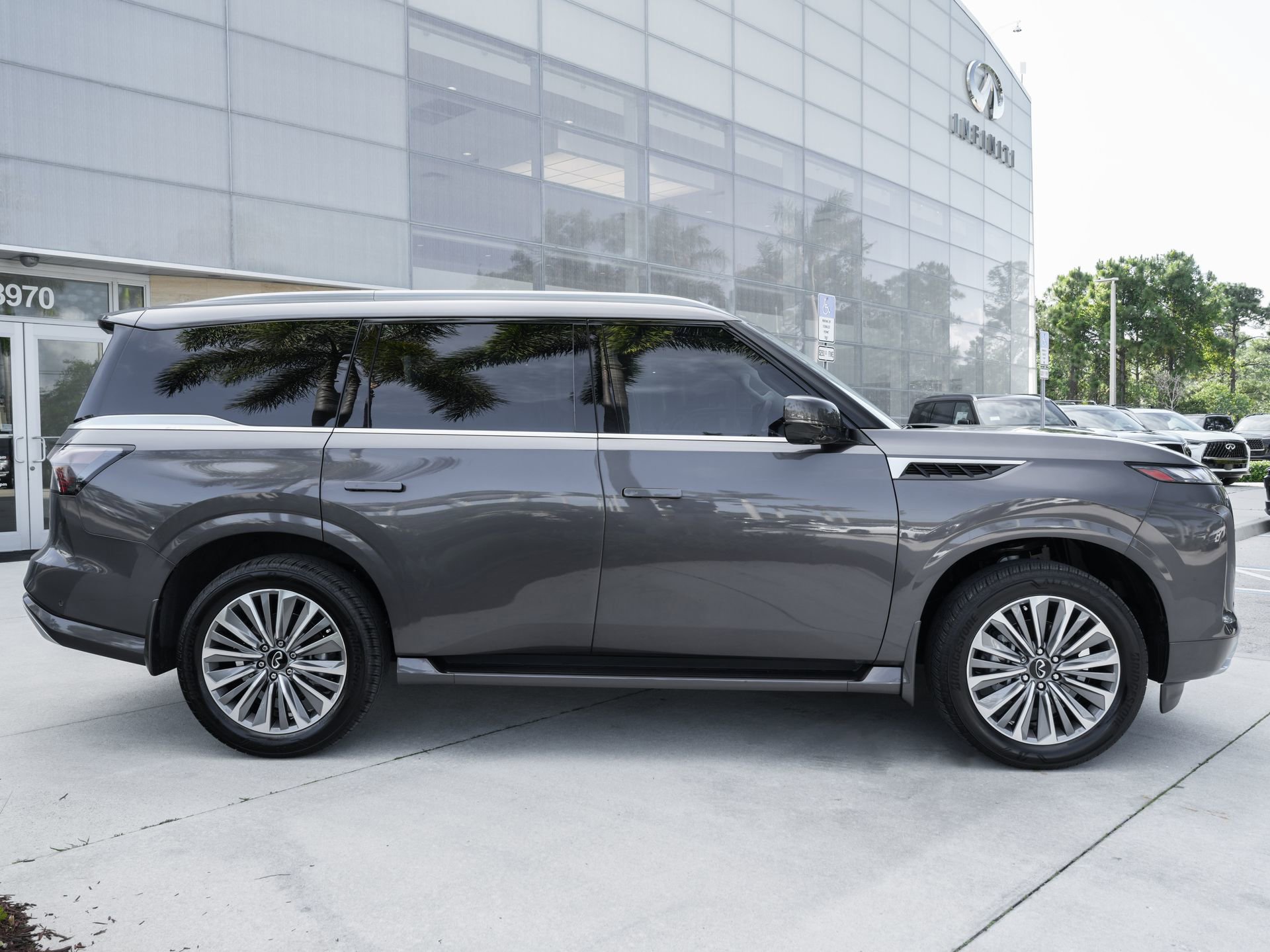 Certified 2026 INFINITI QX80 Luxe w/ Cargo Package AWD/4WD image 25