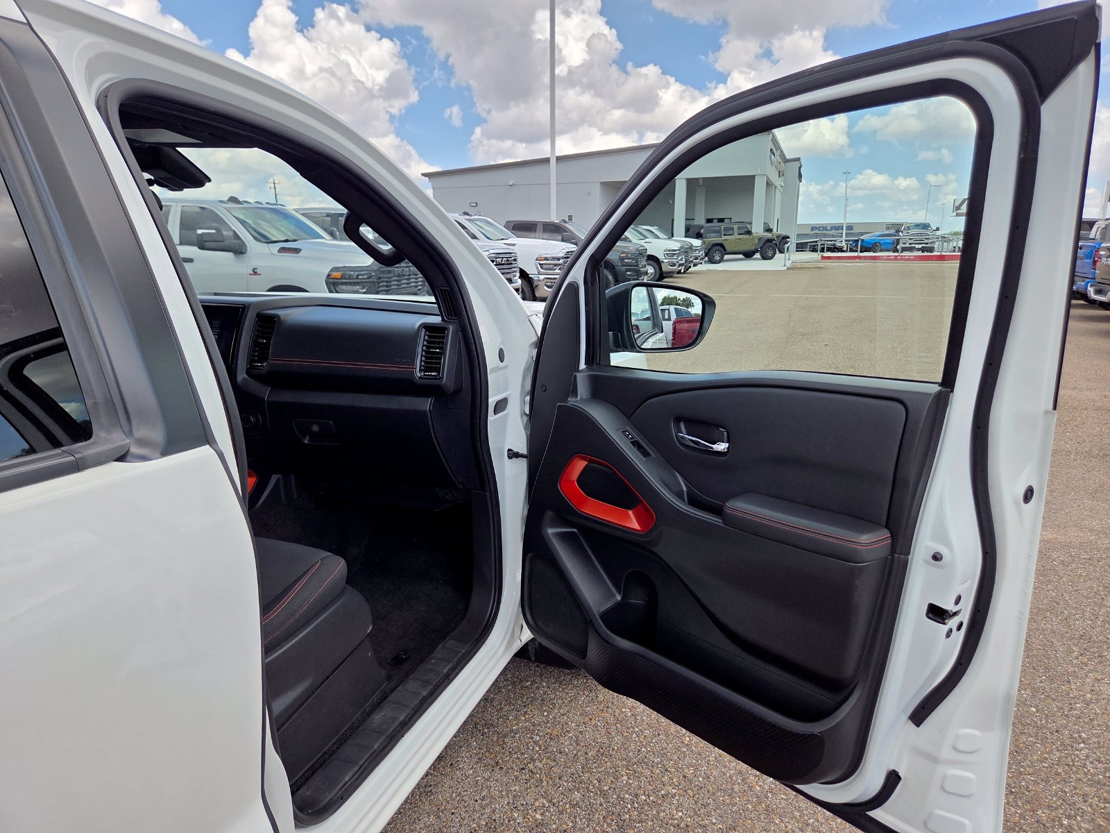 Used 2024 Nissan Frontier PRO-4X w/ Off-Road Protection Package AWD/4WD image 19