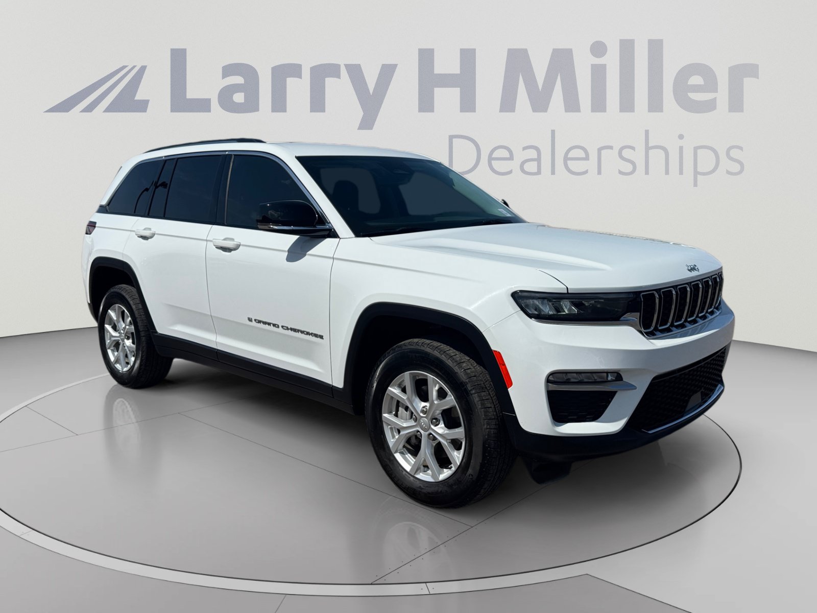 Used 2023 Jeep Grand Cherokee Limited AWD/4WD image 7