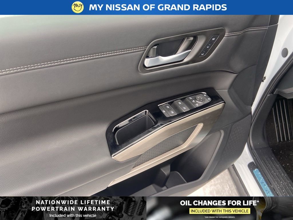 New 2025 Nissan Pathfinder Platinum image 12