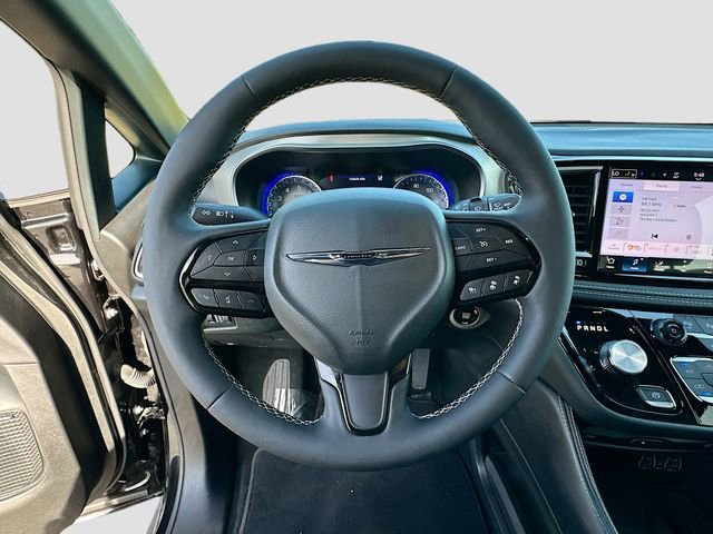 Used 2025 Chrysler Pacifica Limited w/ Uconnect Theater Family Group AWD/4WD image 11