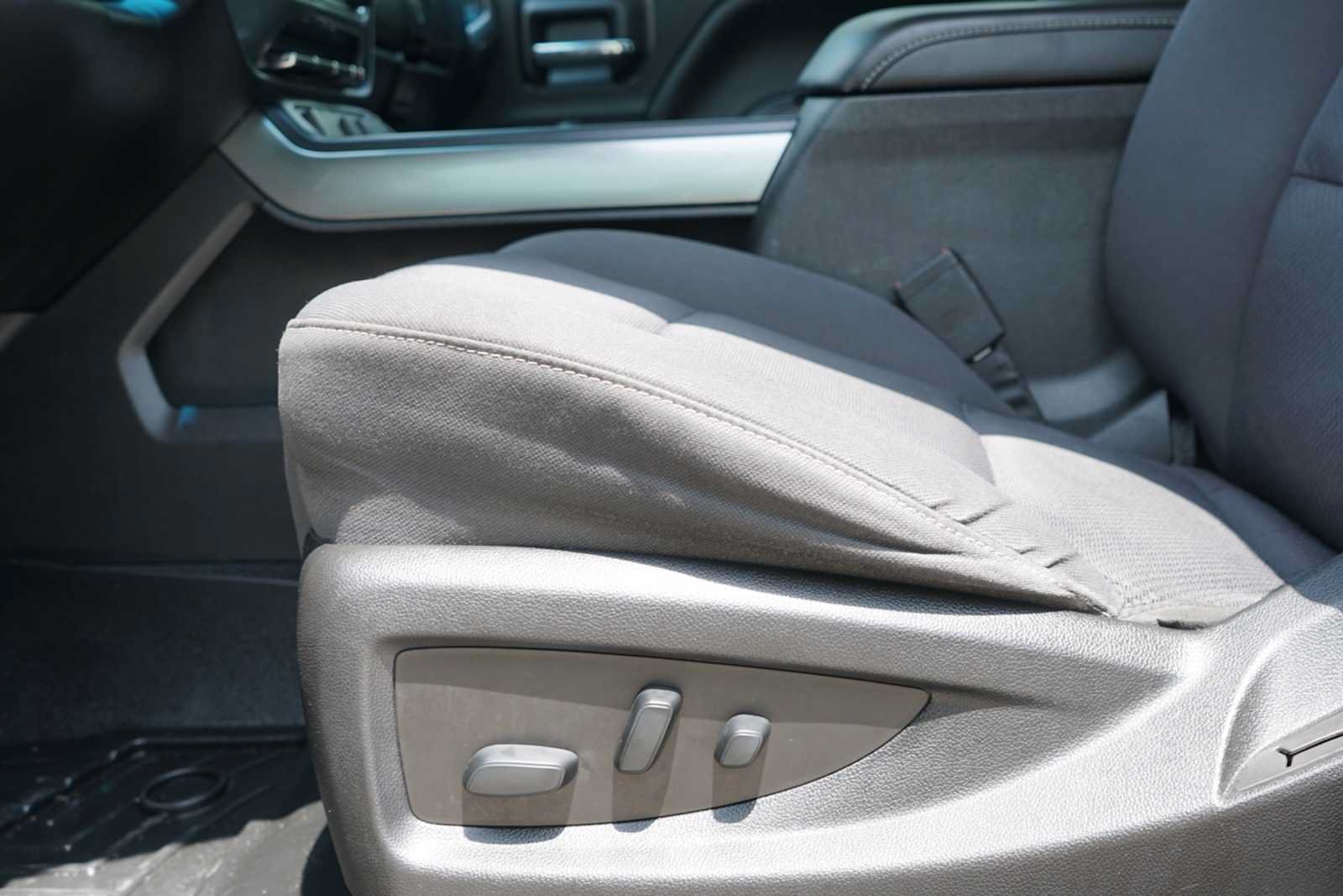 Used 2018 Chevrolet Silverado 1500 LT w/ Texas Edition RWD image 18