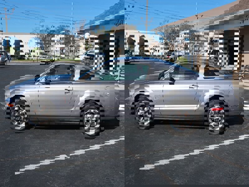 Used 2006 Ford Mustang Premium RWD image 9