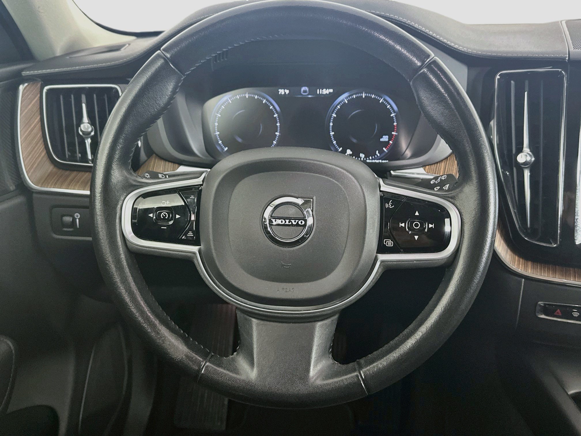 Used 2020 Volvo XC60 T5 Inscription w/ Protection Package AWD/4WD image 18