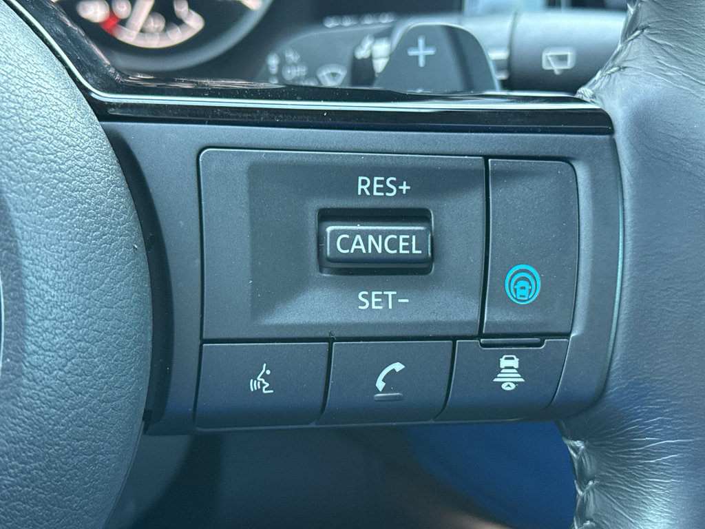 Used 2023 Nissan Pathfinder Platinum w/ Black Appearance Package FWD image 19