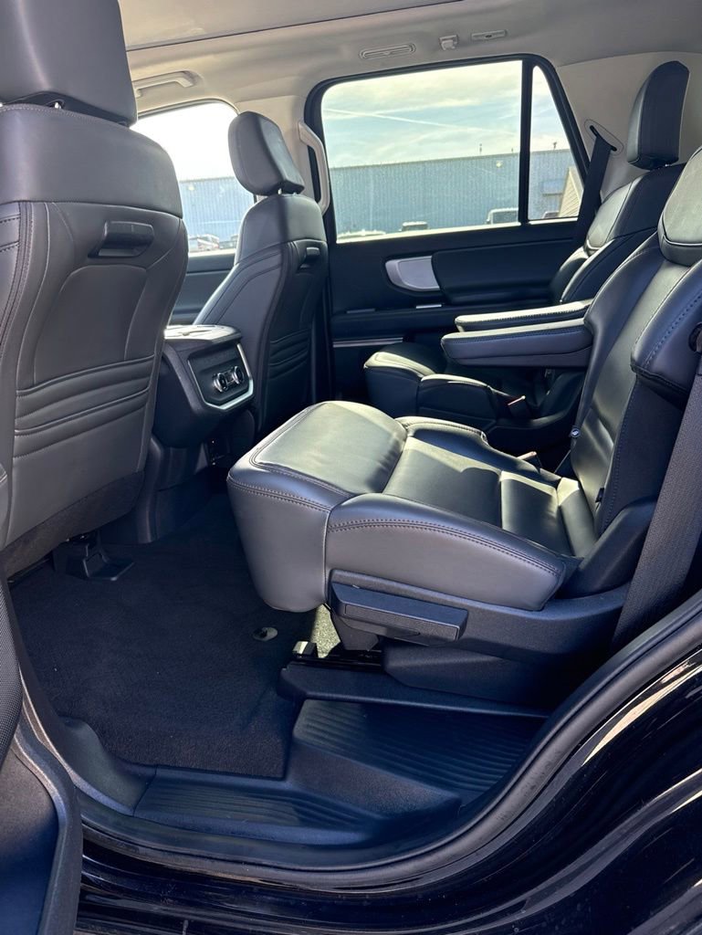 Certified 2025 Ford Expedition Active AWD/4WD image 2