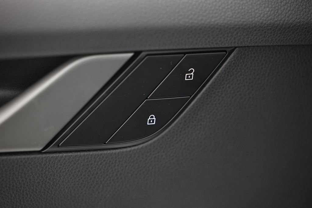 Certified 2022 Porsche 911 Carrera RWD image 22