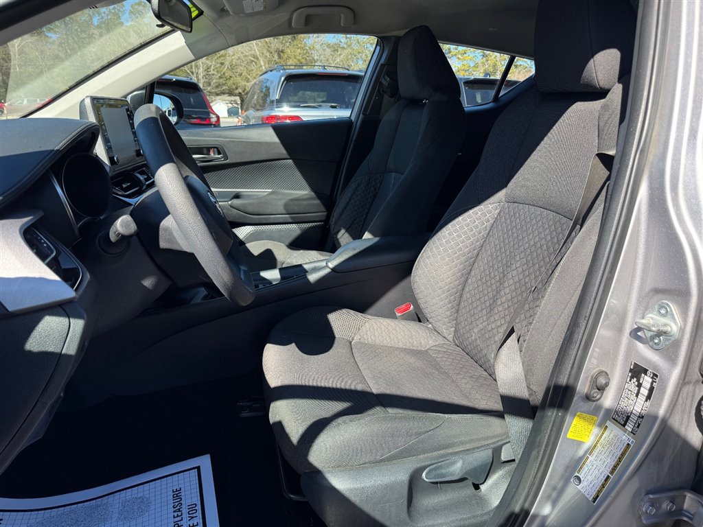 Used 2020 Toyota C-HR LE image 18