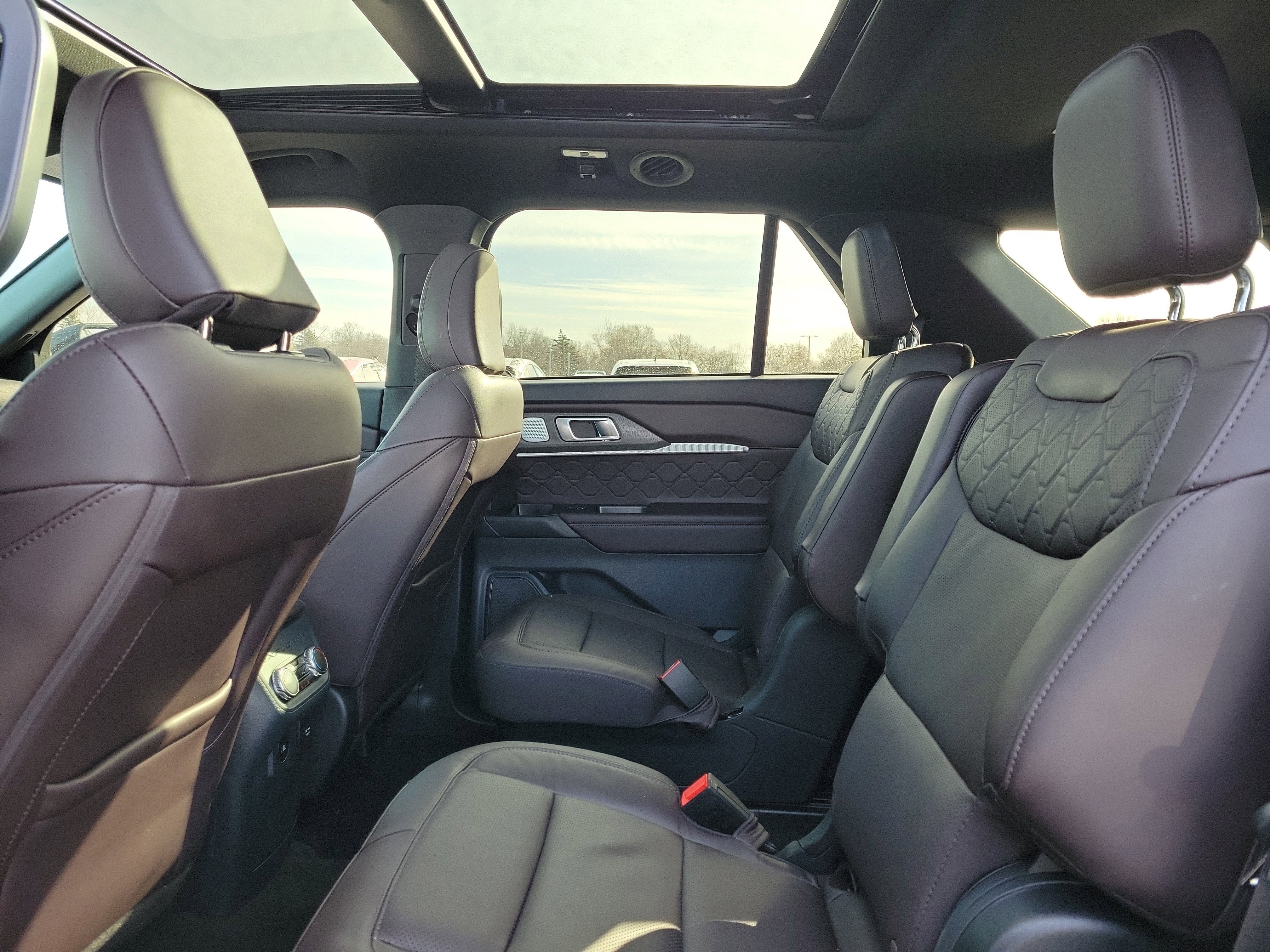 Used 2025 Ford Explorer Platinum w/ Ultimate Package image 11