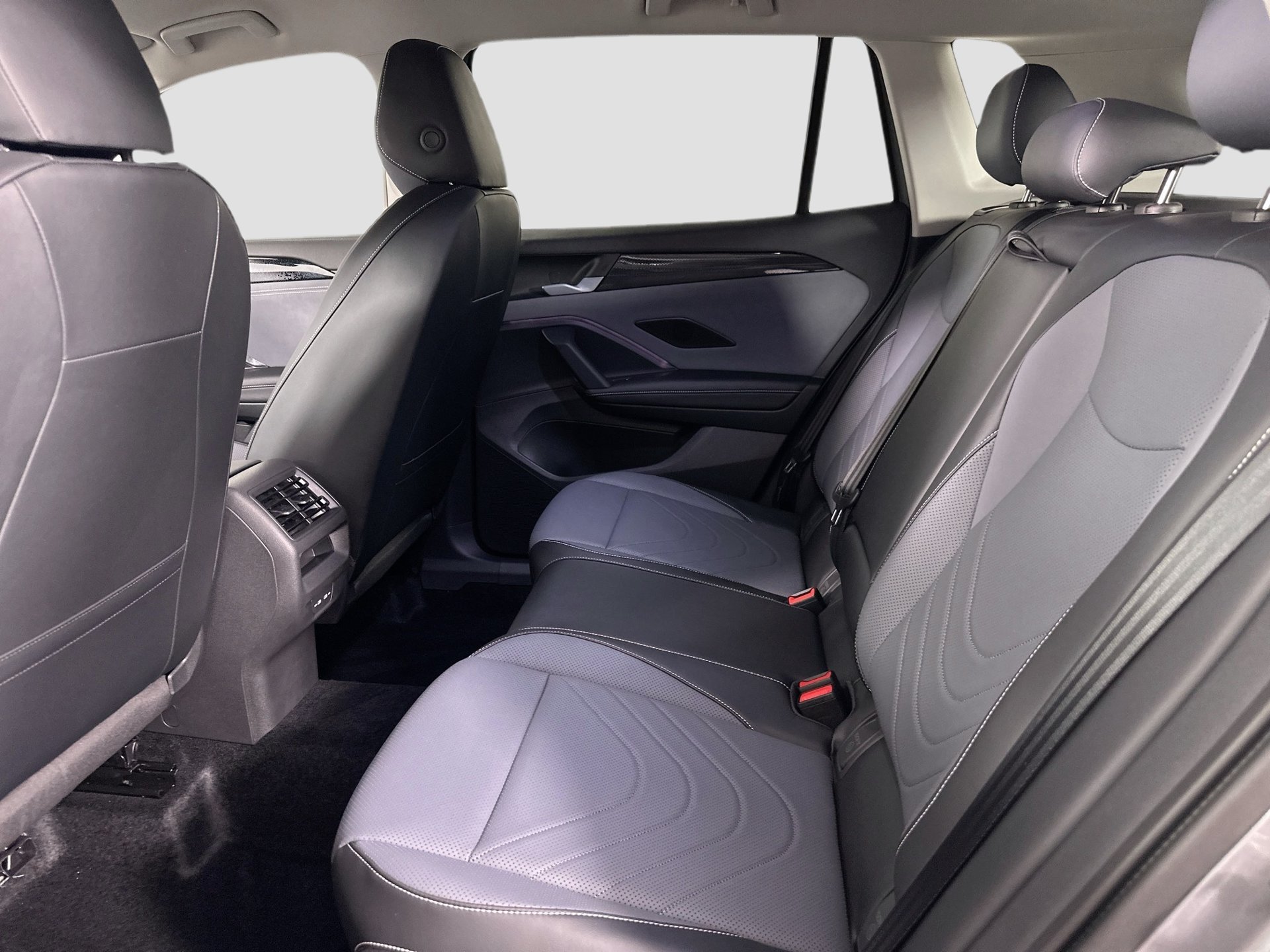 Certified 2026 Volkswagen Tiguan SE AWD/4WD image 22