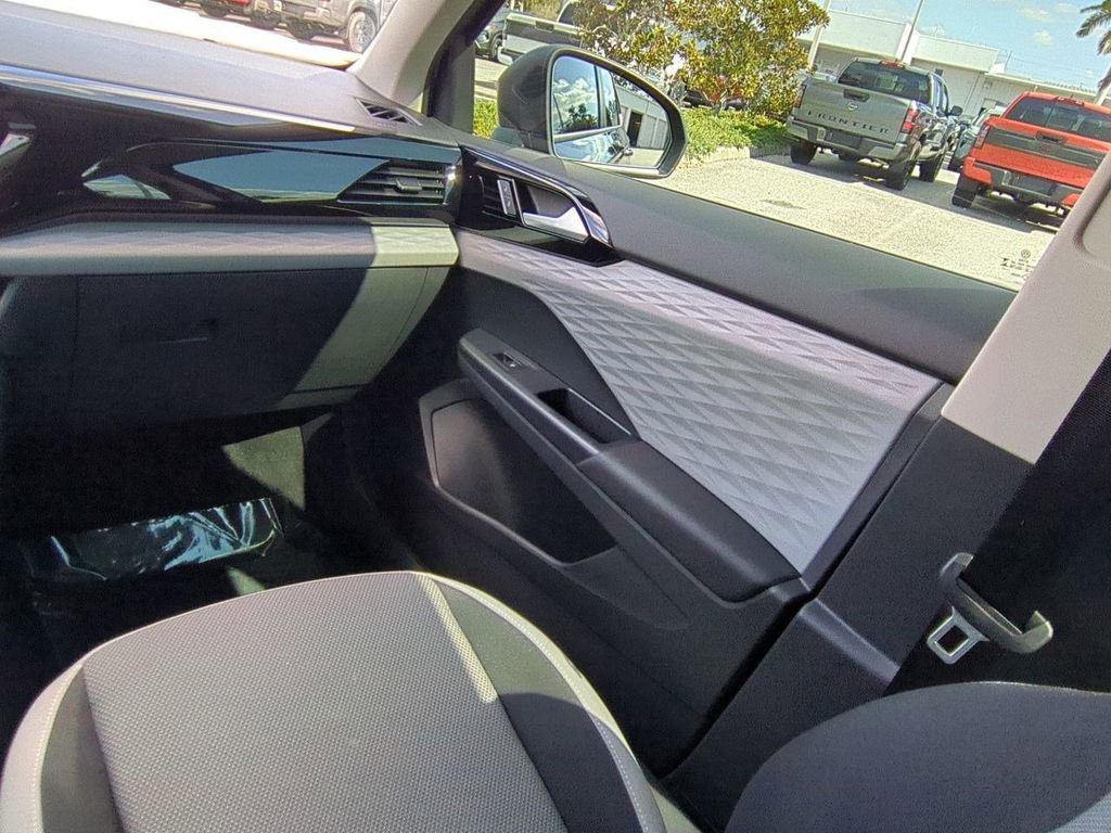 Used 2023 Volkswagen Taos S image 17