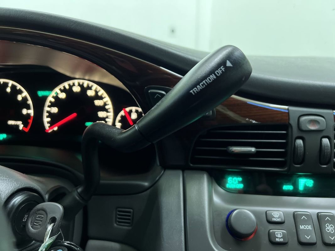 Used 2005 Cadillac De Ville DHS w/ Equipment Group FWD image 23