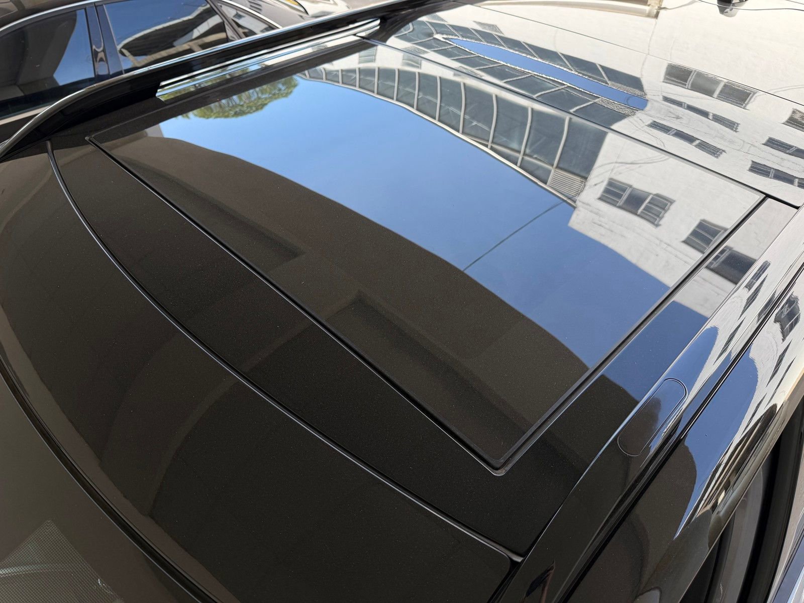 Used 2024 Land Rover Discovery Dynamic SE image 17