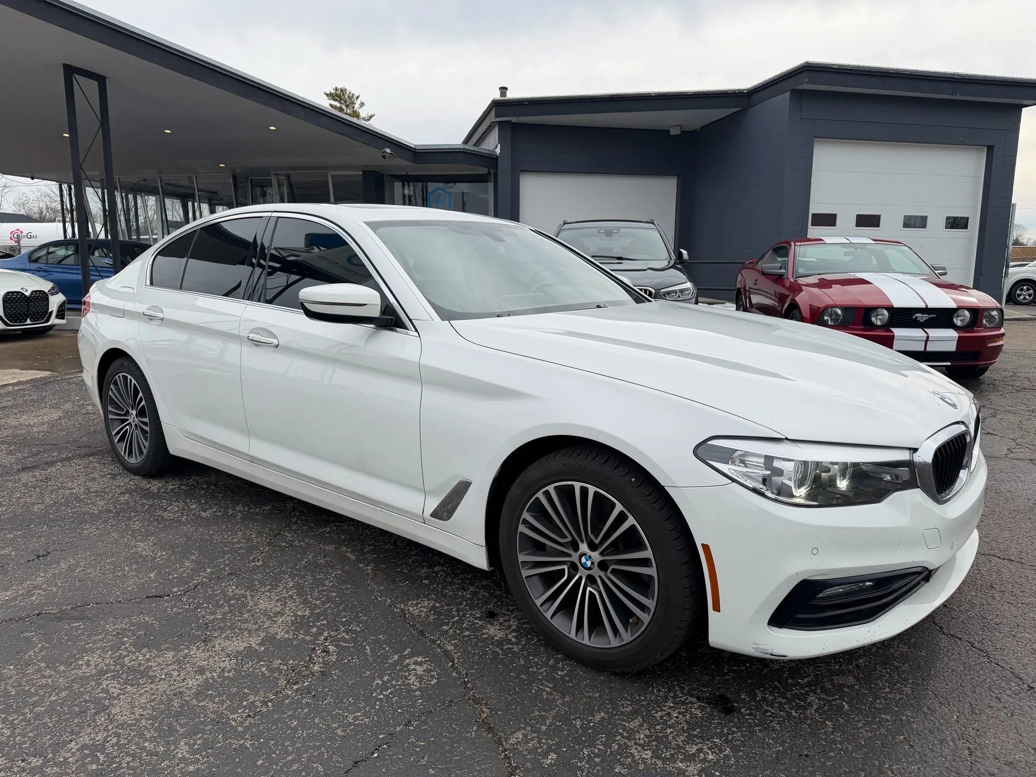 Used 2017 BMW 530i xDrive image 10
