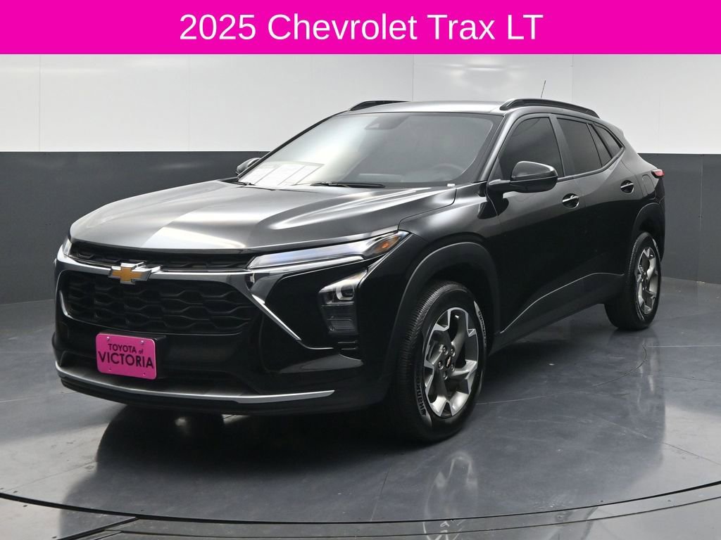 Used 2025 Chevrolet Trax LT w/ Driver Confidence Package image 2