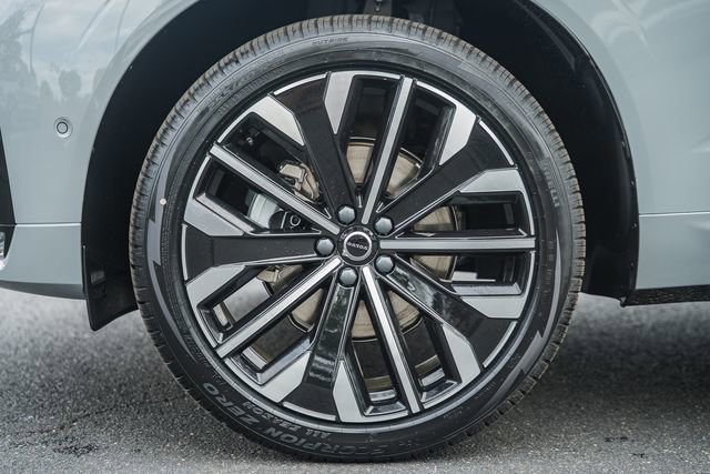 New 2026 Volvo XC60 B5 Ultra w/ Climate Package AWD/4WD image 17