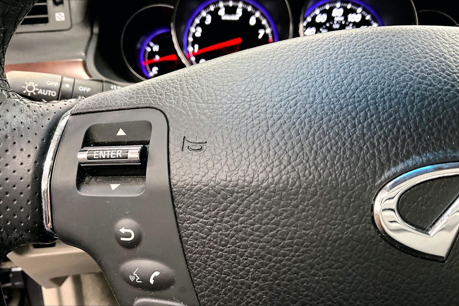 Used 2010 INFINITI M35 w/ Technology Pkg RWD image 23