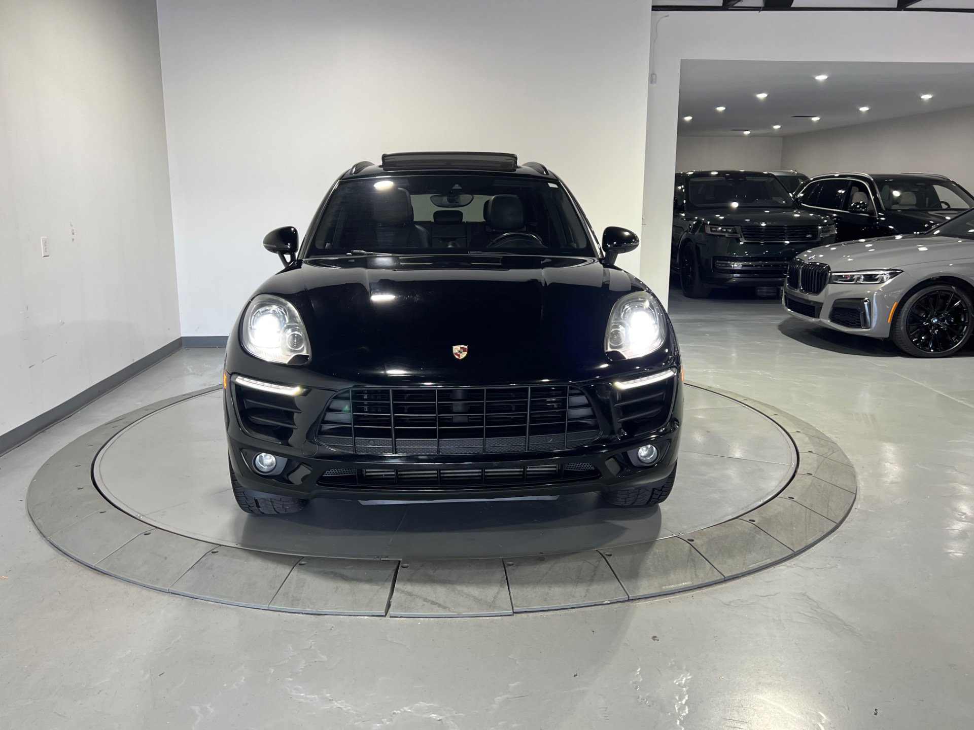 Used 2018 Porsche Macan w/ Driver Memory Package image 4