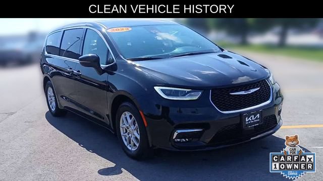 Used 2023 Chrysler Pacifica Touring-L FWD image 5