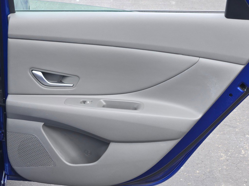 Used 2025 Hyundai Elantra SEL FWD image 8