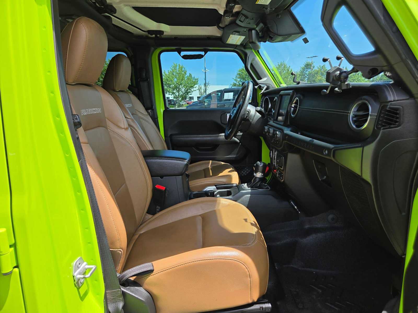 Used 2021 Jeep Wrangler Unlimited Rubicon 4xe w/ Cold Weather Group AWD/4WD image 11