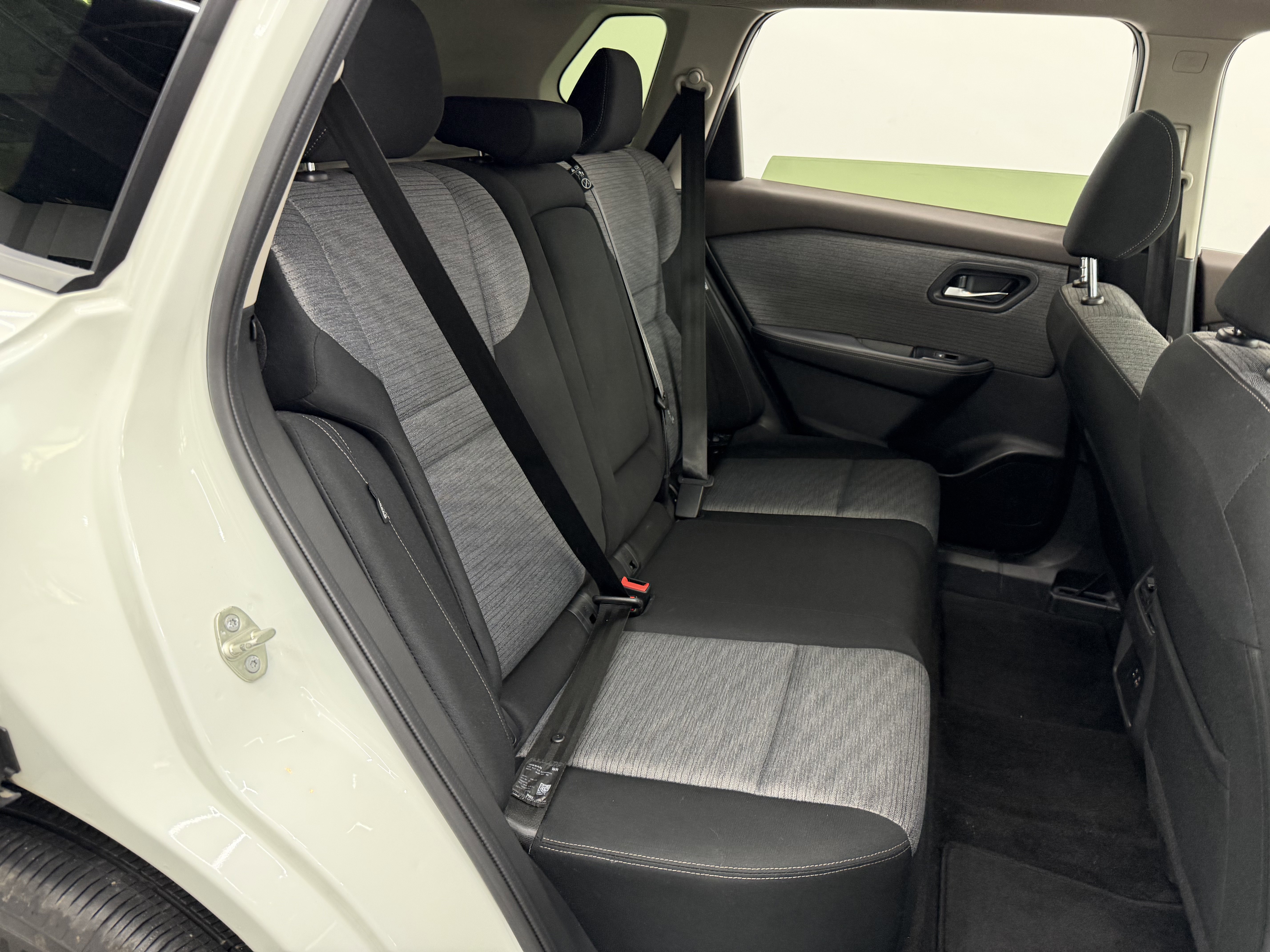 Used 2023 Nissan Rogue SV image 25