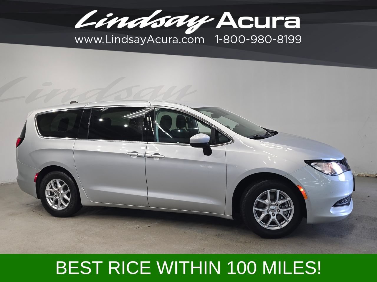 Used 2023 Chrysler Voyager LX FWD image 3