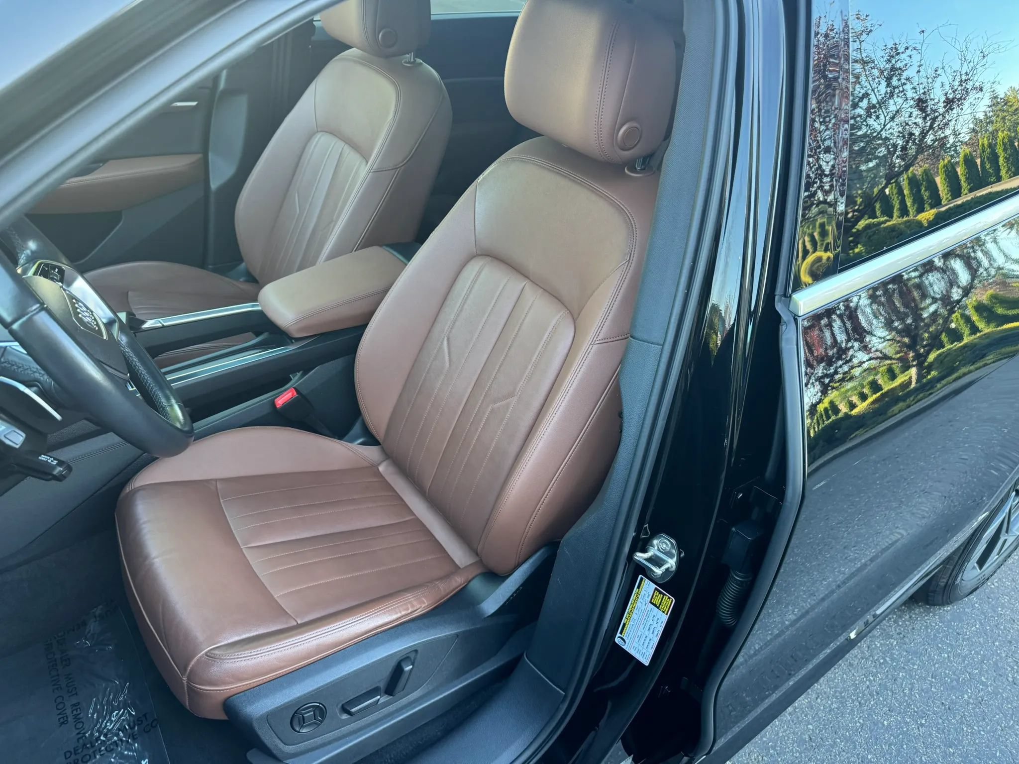 Used 2022 Audi e-tron Premium AWD/4WD image 24