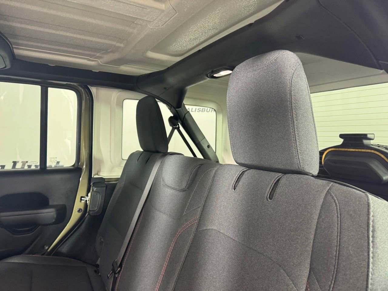 Used 2025 Jeep Wrangler Unlimited Rubicon image 25