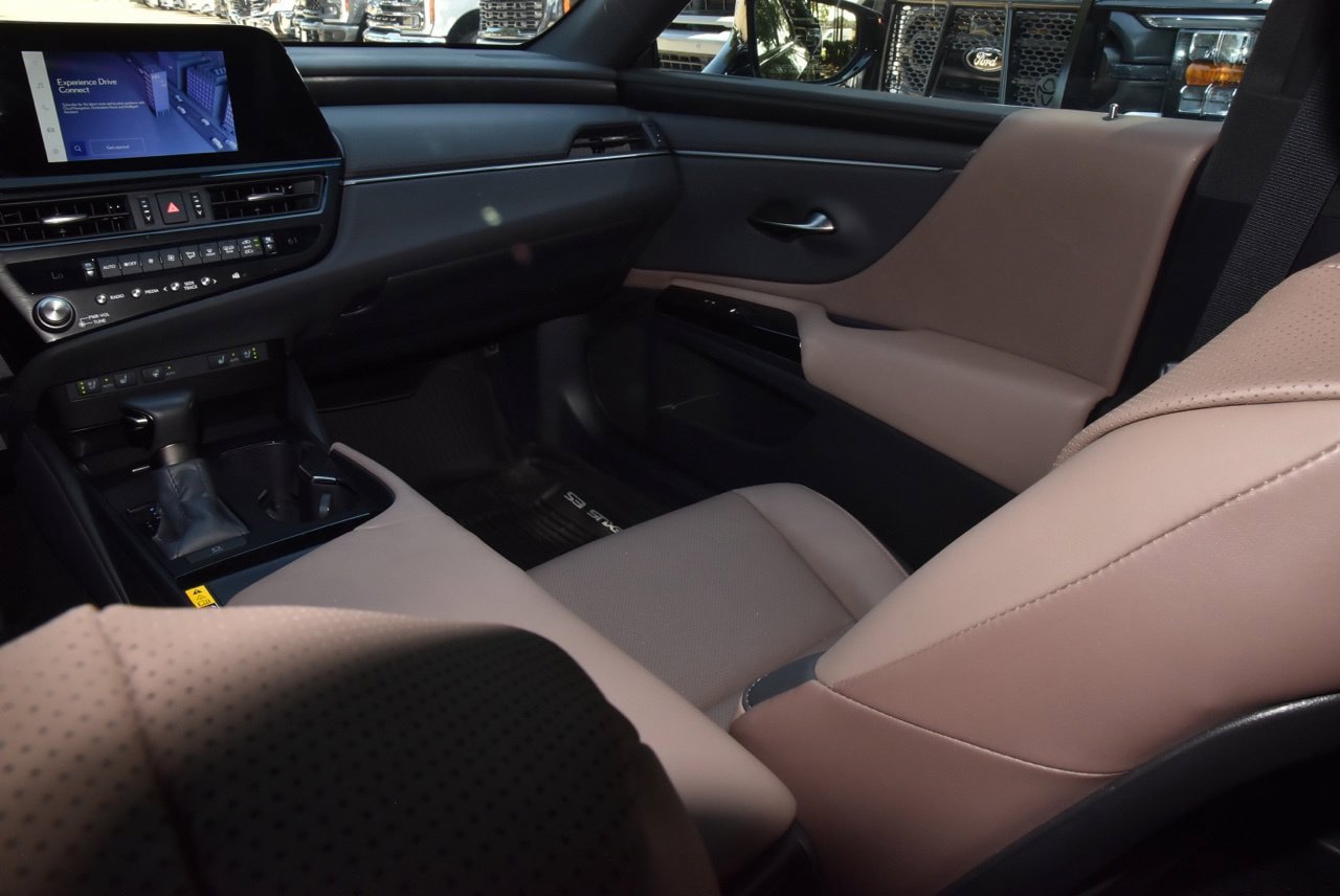 Used 2025 Lexus ES 350 w/ Premium Package FWD image 17